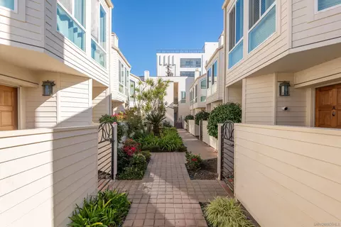 Exterior - 7585 Eads #E, La Jolla, CA 92037 photo 3 of 7
