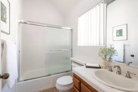 Bath - 7585 Eads #E, La Jolla, CA 92037 photo 3 of 4