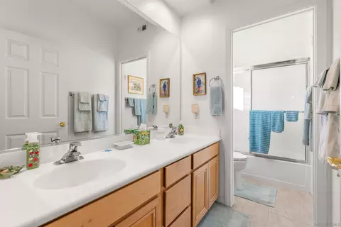 Bath - 3640 Genista Pl, Fallbrook, CA 92028 photo 4 of 4