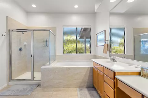 Bath - 3640 Genista Pl, Fallbrook, CA 92028 photo 3 of 4