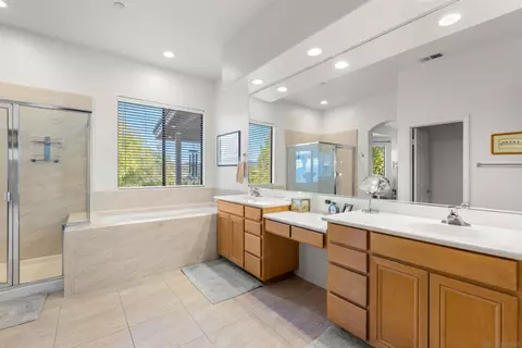 Bath - 3640 Genista Pl, Fallbrook, CA 92028 photo 2 of 4