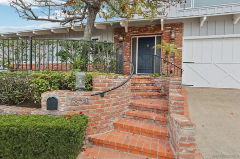 7850 Torrey Ln, La Jolla, CA 92037 photo 2