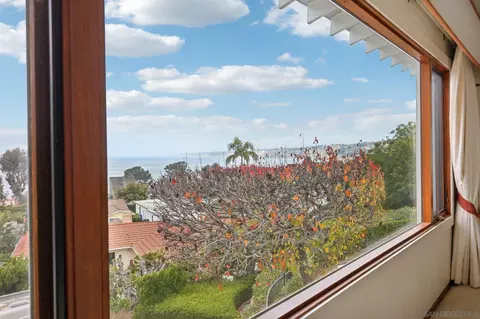 7850 Torrey Ln, La Jolla, CA 92037 photo 6