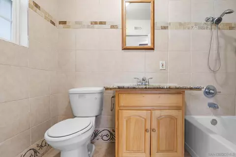Bath - 809 Aster St, Escondido, CA 92027 photo 1 of 2