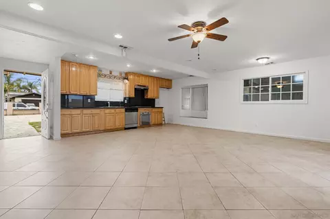 Living - 809 Aster St, Escondido, CA 92027 photo 2 of 3