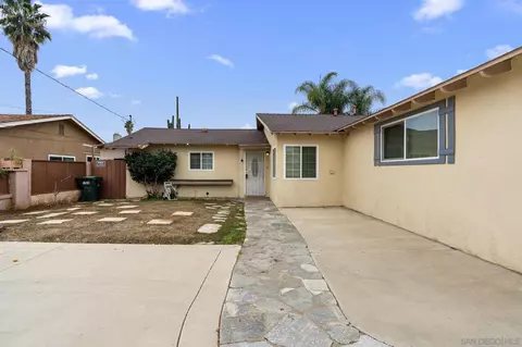 Exterior - 809 Aster St, Escondido, CA 92027 photo 2 of 4