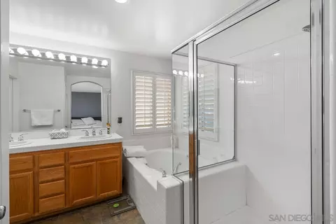 Bath - 2503 Aurora Ln, Simi Valley, CA 93063 photo 2 of 4