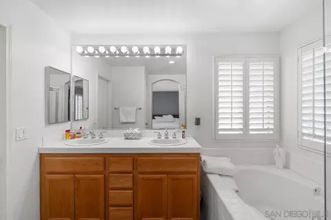 Bath - 2503 Aurora Ln, Simi Valley, CA 93063 photo 3 of 4