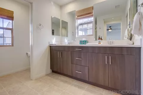 Bath - 4320 Pacifica Way #3, Oceanside, CA 92056 photo 2 of 5
