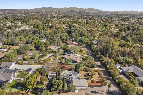 View/Area - 1752 Via Entrada, Fallbrook, CA 92028 photo 1 of 6