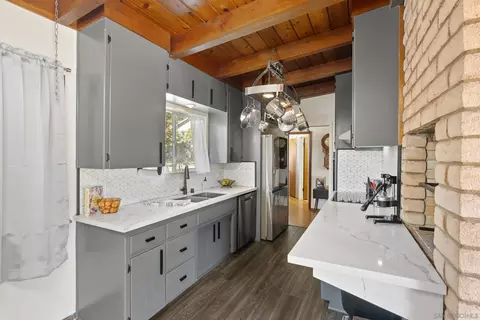 Kitchen - 1752 Via Entrada, Fallbrook, CA 92028 photo 3 of 4