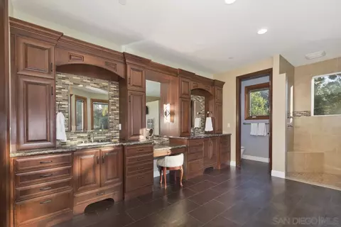 Bath - 14401 Sandhill Rd, Poway, CA 92064 photo 2 of 7