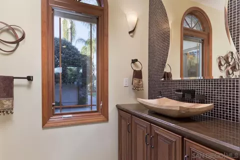 Bath - 14401 Sandhill Rd, Poway, CA 92064 photo 1 of 7