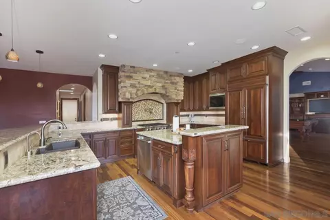 Kitchen - 14401 Sandhill Rd, Poway, CA 92064 photo 2 of 4