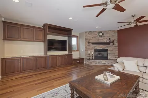 Living - 14401 Sandhill Rd, Poway, CA 92064 photo 4 of 5