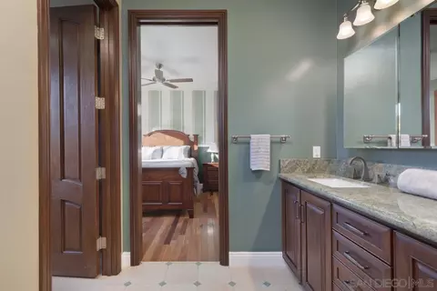 Bath - 14401 Sandhill Rd, Poway, CA 92064 photo 5 of 7