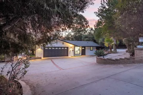 2210 Buena Creek Rd, Vista, CA 92084
