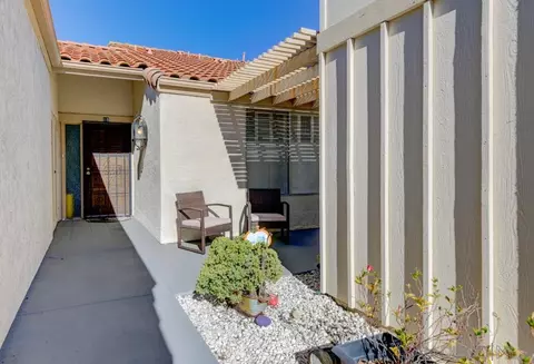 17469 Plaza Abierto #18, San Diego, CA 92128
