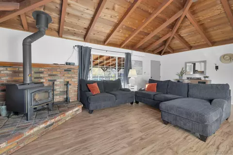 Living - 2779 Lakeview Dr, Julian, CA 92036 photo 2 of 2