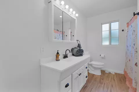 Bath - 2779 Lakeview Dr, Julian, CA 92036 photo 1 of 2