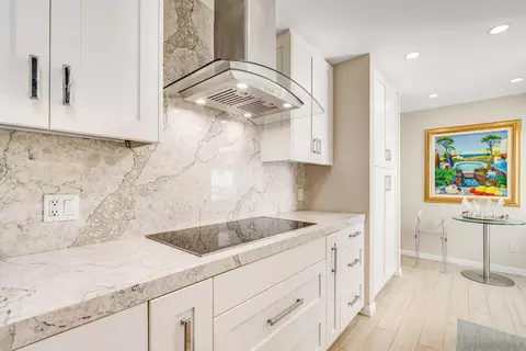 100 Coast Blvd #302, La Jolla, CA 92037