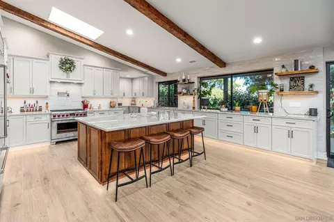 Kitchen - 2302 Casitas Del Sol, Fallbrook, CA 92028 photo 6 of 7