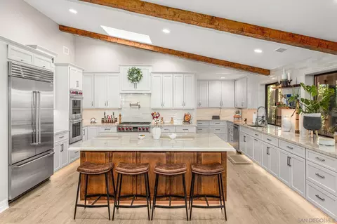 Kitchen - 2302 Casitas Del Sol, Fallbrook, CA 92028 photo 7 of 7