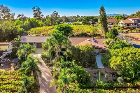 View/Area - 2302 Casitas Del Sol, Fallbrook, CA 92028 photo 8 of 9