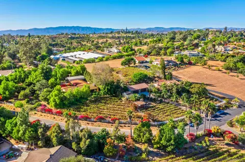 View/Area - 2302 Casitas Del Sol, Fallbrook, CA 92028 photo 2 of 9