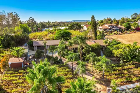 View/Area - 2302 Casitas Del Sol, Fallbrook, CA 92028 photo 7 of 9