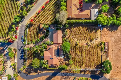 View/Area - 2302 Casitas Del Sol, Fallbrook, CA 92028 photo 6 of 9