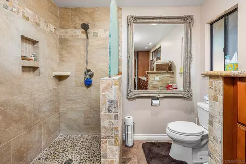 Bath - 2302 Casitas Del Sol, Fallbrook, CA 92028 photo 2 of 5