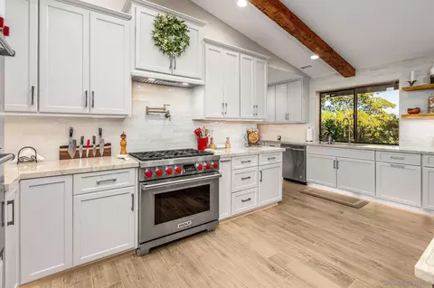 Kitchen - 2302 Casitas Del Sol, Fallbrook, CA 92028 photo 3 of 7