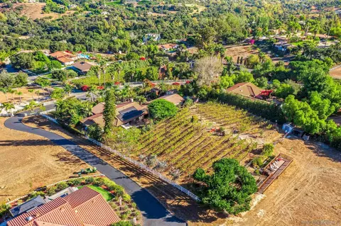 View/Area - 2302 Casitas Del Sol, Fallbrook, CA 92028 photo 4 of 9