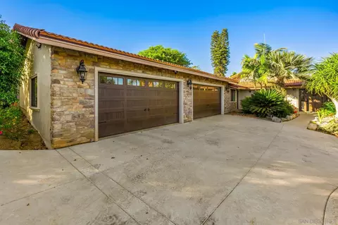 Exterior - 2302 Casitas Del Sol, Fallbrook, CA 92028 photo 2 of 5