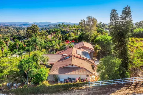 View/Area - 2302 Casitas Del Sol, Fallbrook, CA 92028 photo 5 of 9