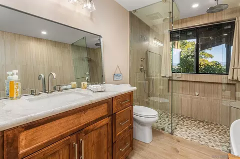 Bath - 2302 Casitas Del Sol, Fallbrook, CA 92028 photo 3 of 5