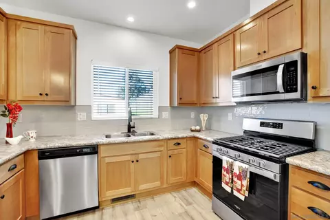 Kitchen - 13217 Aurora Dr #28, El Cajon, CA 92021 photo 5 of 7