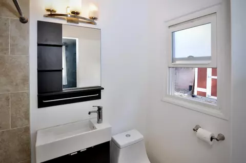 Bath - 12549 Taunt Pl, Poway, CA 92064 photo 1 of 3