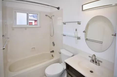 Bath - 12549 Taunt Pl, Poway, CA 92064 photo 3 of 3