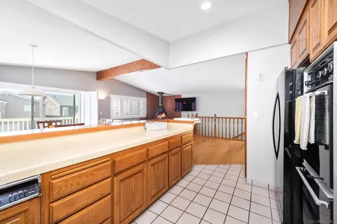 Kitchen - 3412 Ocean Dr, Oxnard, CA 93035 photo 2 of 3