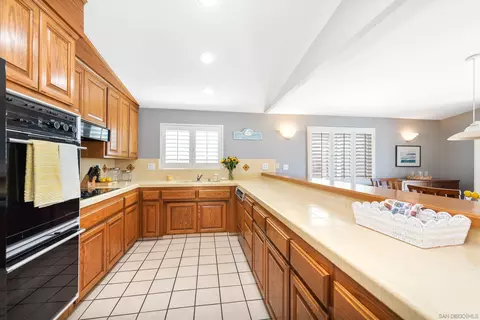 Kitchen - 3412 Ocean Dr, Oxnard, CA 93035 photo 3 of 3