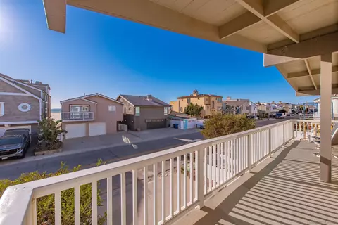 Exterior - 3412 Ocean Dr, Oxnard, CA 93035 photo 6 of 11