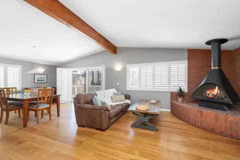 Living - 3412 Ocean Dr, Oxnard, CA 93035 photo 1 of 2