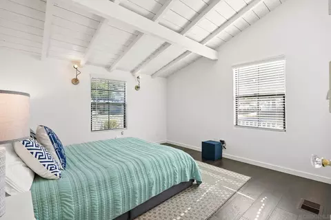 Bedroom - 7502 High Ave, Ja Jolla, CA 92037 photo 3 of 9