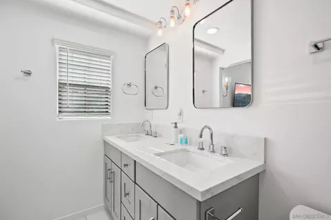 Bath - 7502 High Ave, Ja Jolla, CA 92037 photo 1 of 7
