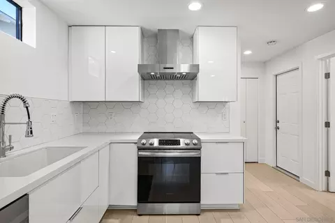 Kitchen - 7502 High Ave, Ja Jolla, CA 92037 photo 8 of 8