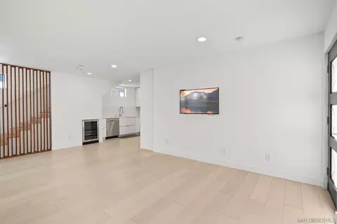 Living - 7502 High Ave, Ja Jolla, CA 92037 photo 6 of 8
