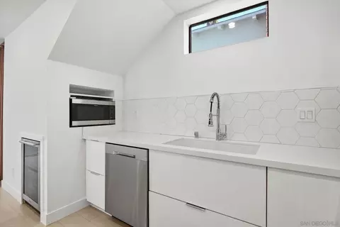 Kitchen - 7502 High Ave, Ja Jolla, CA 92037 photo 7 of 8