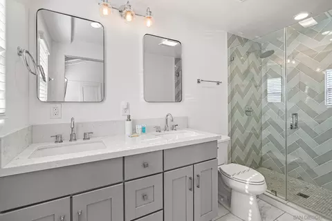Bath - 7502 High Ave, Ja Jolla, CA 92037 photo 3 of 7